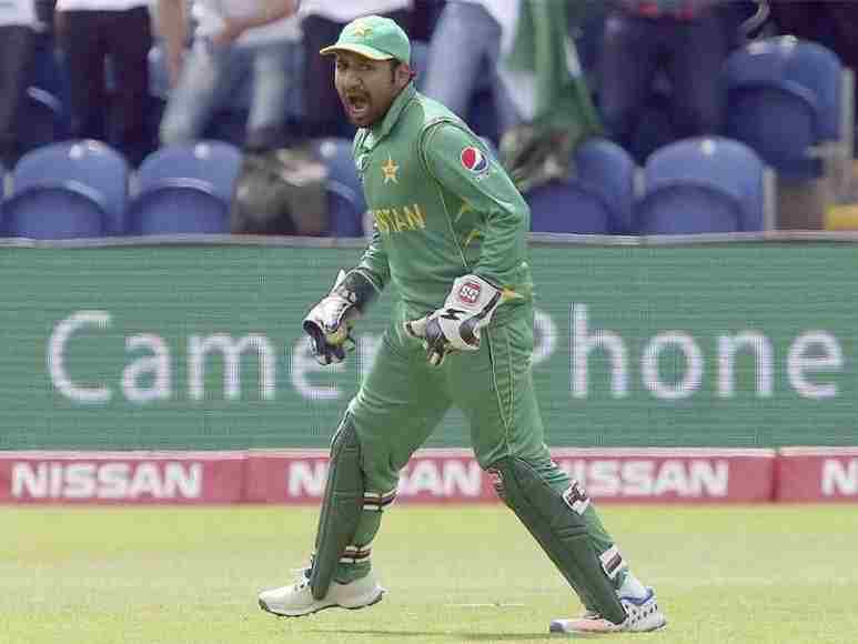 In Video: Pakistan skipper Sarfraz Ahmed tried hands at bowling in the 5th ODI