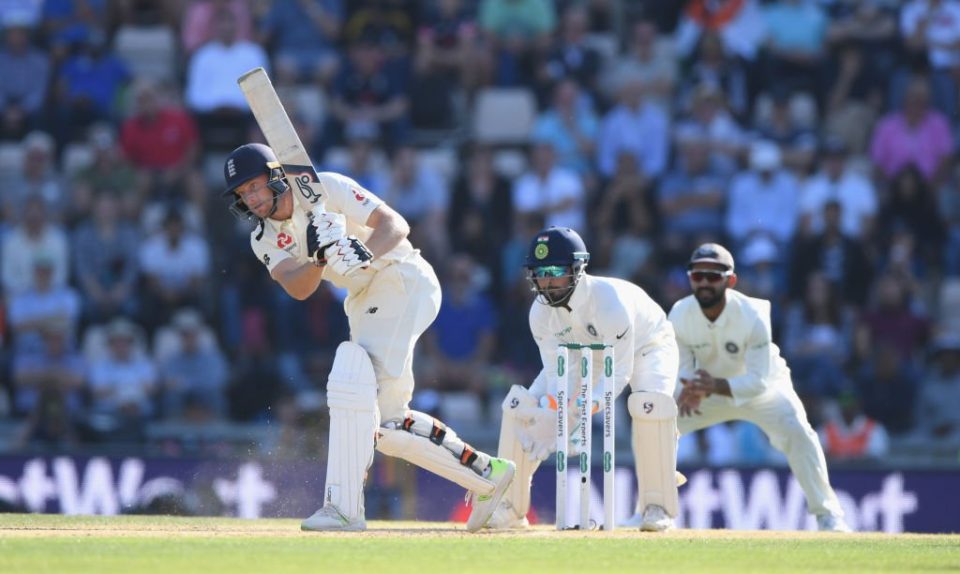 Indian fans scared after England take their lead over 200 runs in fourth test