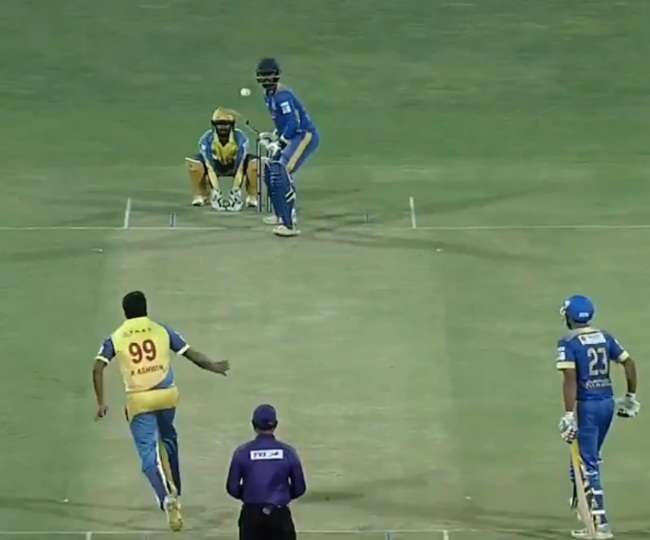 Video: R. Ashwin shocks everyone with his mystery ball and picks a wicket