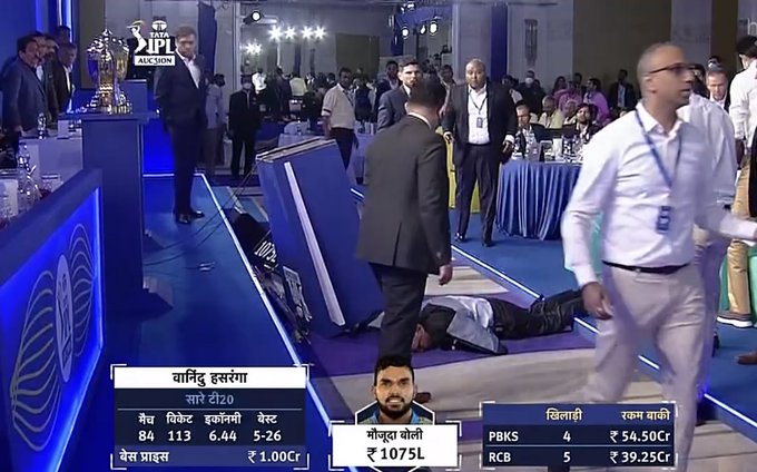 Watch- Auctioneer Hugh Edmeades collapses from the stage to halt IPL 2022 auction