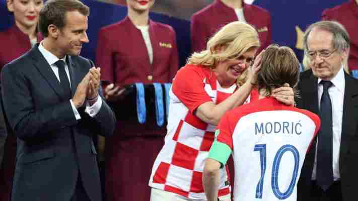 Kolinda talking to Croatian captain Luka Modric. Credits: AFP