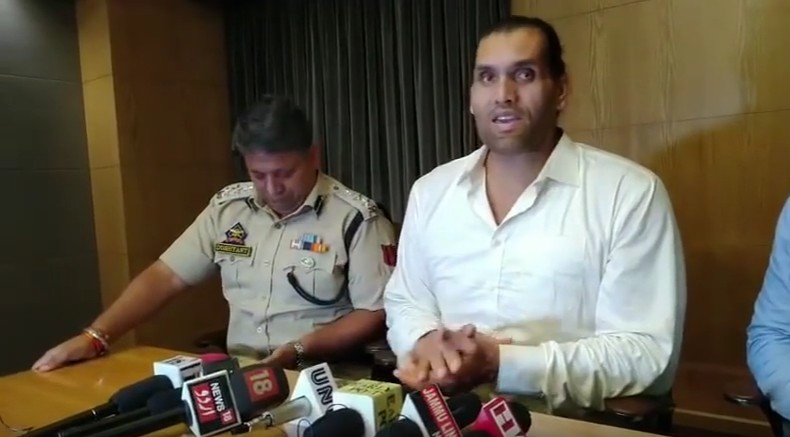 Great Khali goes the "Wrestling" way to give a right direction to youth of Jammu & Kashmir