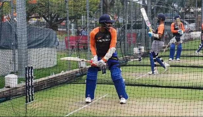 This Indian pacer practice some batting in the nets, twitter user call him the next Kapil Dev