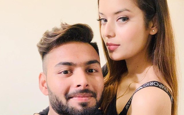 Rishabh Pant's girlfriend Isha Negi's pictures is going viral