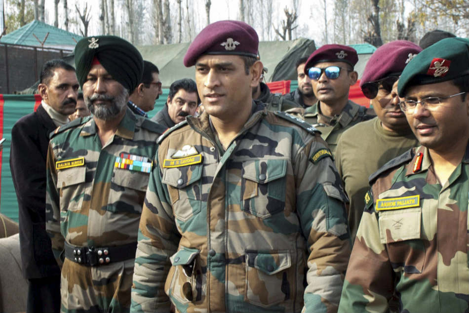 एमएस धोनी ने शुरू की कश्मीर में भारतीय सेना के लिए अपनी सेवाएं, देखें तस्वीरें