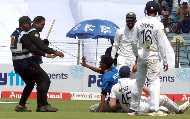 IND vs SA: Pitch invader runs to touch Rohit Sharma's feet, here's what happened next