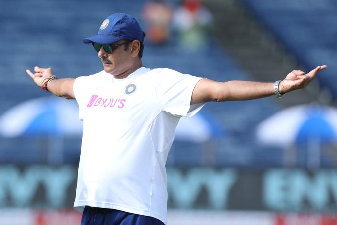 Fans troll Ravi Shastri for posing like Jack of Titanic